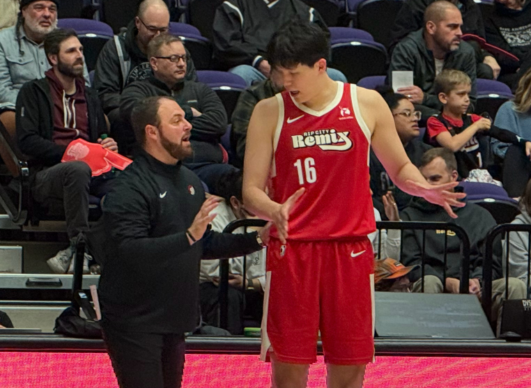 开云入口-杨瀚森13+7+2+3帽5失误5犯规 难阻混音惜败湖人吞3连败